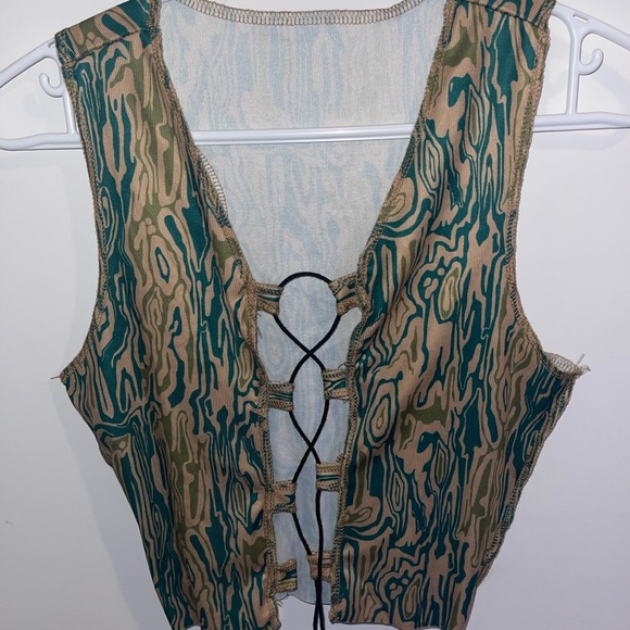 I’m selling the top in the photo - Picture 2 of 2